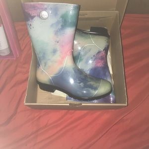 UGG rain boots size 6 never worn brand new
